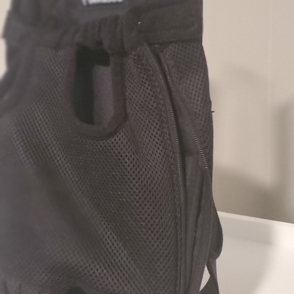 PAWBOO black pet carrier backpack - Picture 4 of 5